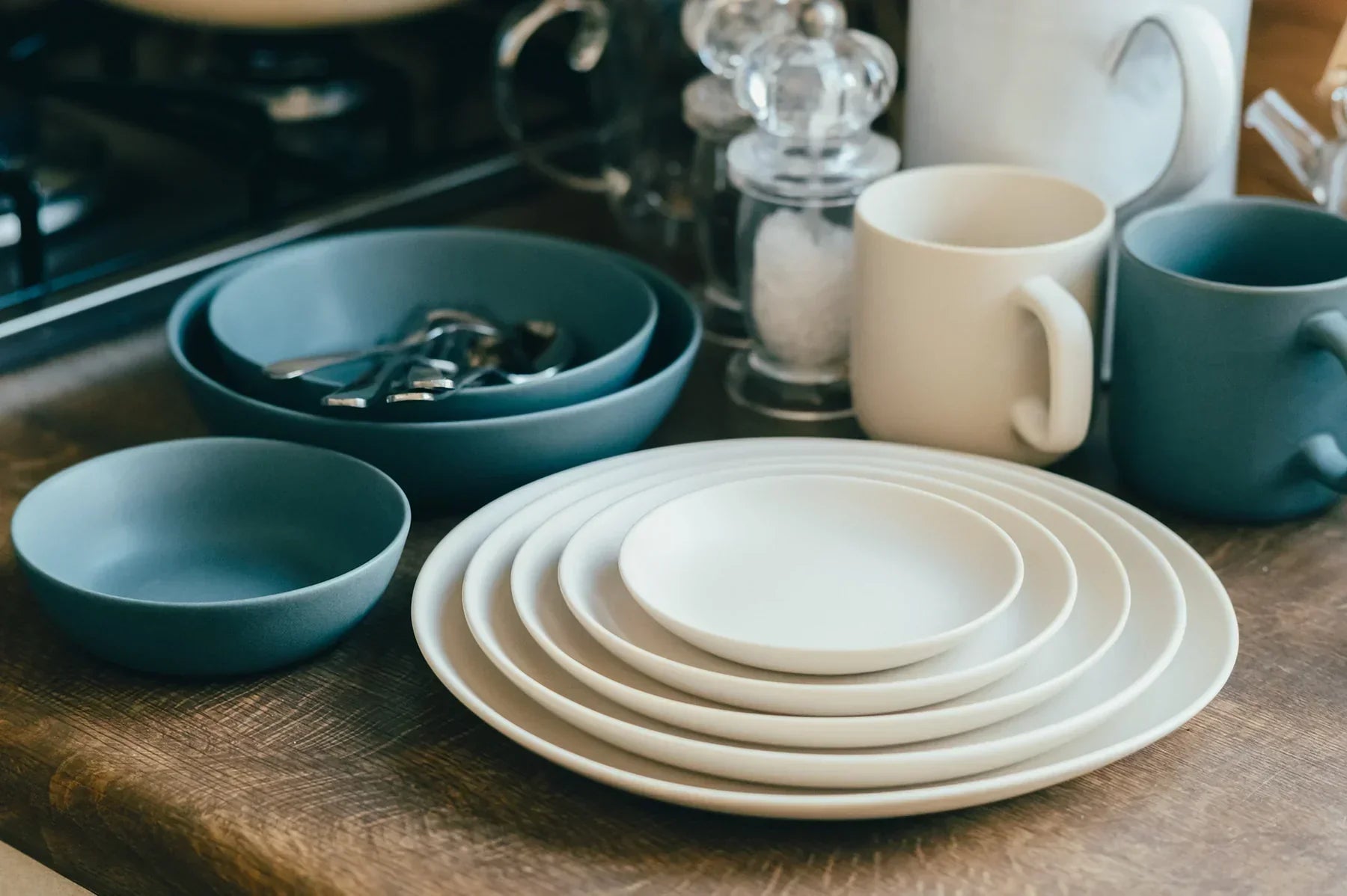 Creating Tableware that Blends Japanese and Western styles