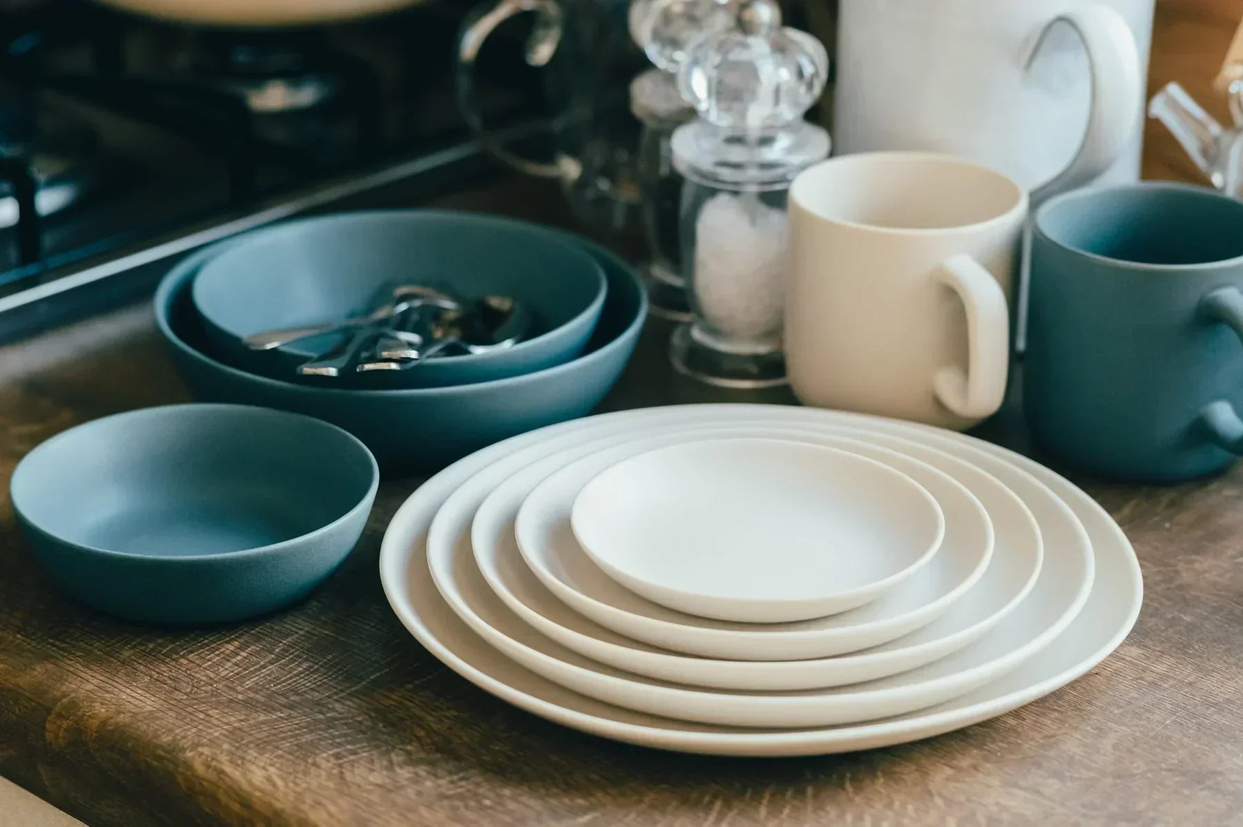 Creating Tableware that Blends Japanese and Western styles
